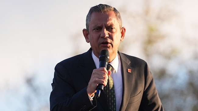 CHP Genel Başkanı Özgür Özel, partisinin İstanbul İl Başkanlığında konuştu