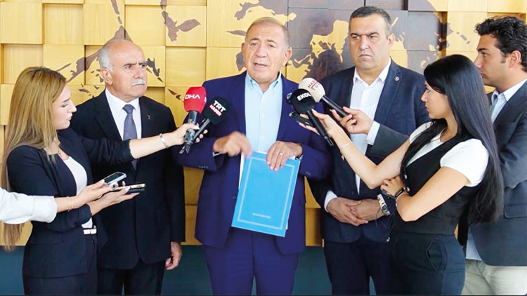 CHP İstanbul'da Başvuru Üzerine Tartışmalar