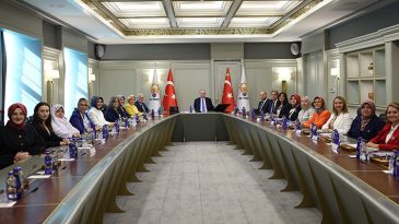 Cumhurbaşkanı Erdoğan, AK Parti'li Kadın Belediye Başkanlarını Ağırladı