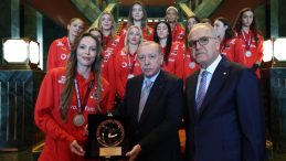 Cumhurbaşkanı Erdoğan, A Milli Kadın Voleybol Takımı'nı kabul etti