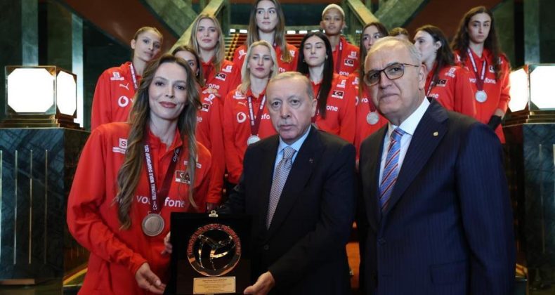 Cumhurbaşkanı Erdoğan, A Milli Kadın Voleybol Takımı'nı kabul etti
