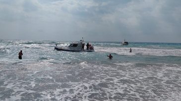Denize Giren İki Kardeşten Biri Boğularak Hayatını Kaybetti