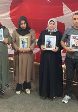 Diyarbakır Anneleri&rsquo;nin Eylemi 7&rsquo;inci Yılına Girdi&hellip; Ter&ouml;rs&uuml;z T&uuml;rkiye ile Evlatlarımıza Kavuşacağız