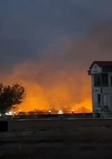 Elazığ'da K&ouml;y Yangını: Ekipler Alevlere M&uuml;dahale Ediyor!