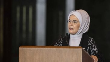 Emine Erdoğan'dan Mevlit Kandili Mesajı: M&uuml;barek Gecede T&uuml;m Duaların Kabul Olmasını Diliyorum