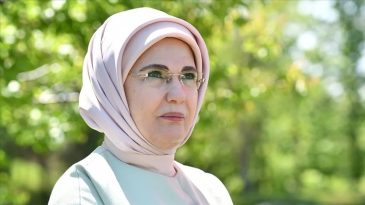 Emine Erdoğan&rsquo;dan kandil mesajı: Kutlu gece, insanlığın tazelenme mevsimi