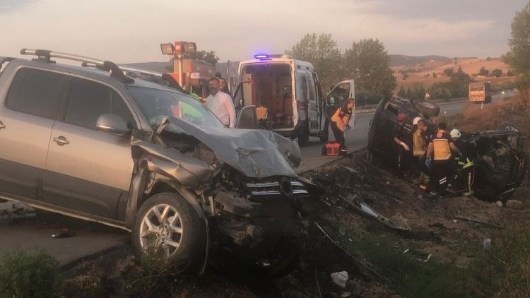 Feci Kaza: Eski Belediye Başkanı Hayatını Kaybetti, Eşi Yaralandı