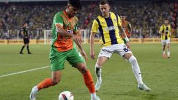 Fenerbah&ccedil;e, Alanyaspor karşısında son dakikada yıkıldı