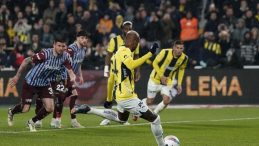 Fenerbah&ccedil;e, Sezonun İlk Derbisinde Trabzonspor'u Yendi