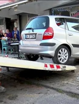 Fren Yerine Gaza Basan Sürücü, Önce Yayaya Sonra Aydınlatma Direğine Çarptı