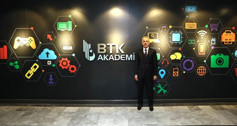 Gençler için Ücretsiz Yapay Zeka Eğitimi! BTK Akademi 10 Yeni Sertifikalı Eğitim Sunuyor