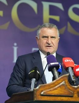 Gençlik ve Spor Bakanı Osman Aşkın Bak'tan KYK Açıklaması: 1 Milyon Yatak Kapasitesine Ulaştık