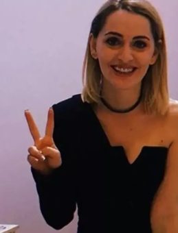 Gözaltına Alınan Kızılcık Şerbeti Dizisinin Senaristi Merve Göntem Adli Kontrolle Serbest Bırakıldı