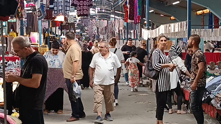 Gurbetçilerin dönüşüyle hareketlilik başladı | Komşu ülkeden alışveriş için akın akın geliyorlar