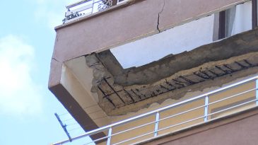 G&uuml;ng&ouml;ren'de Balkonu &Ccedil;&ouml;ken Bina Tahliye Edildi
