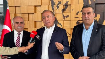 G&uuml;rsel Tekin, CHP İl Başkanlığında A&ccedil;ıklamalarda Bulundu