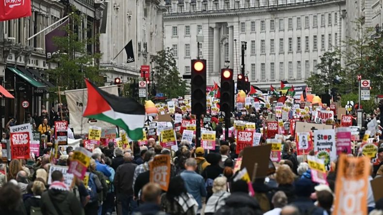İngiltere'de ABD Başkanı Trump'a Protesto Şoku! Binlerce Gösterici Gazze İçin Sokaklara Döküldü