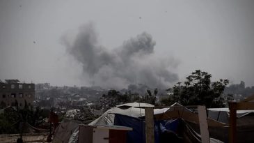 İsrail, Gazze'de Zorla Yerinden Edilen Aileyi Hedef Aldı: &Ccedil;ok Sayıda &Ouml;l&uuml; Var