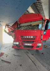 İstanbul K&uuml;&ccedil;&uuml;k&ccedil;ekmece'de TIR Alt Ge&ccedil;ide Sıkıştı!