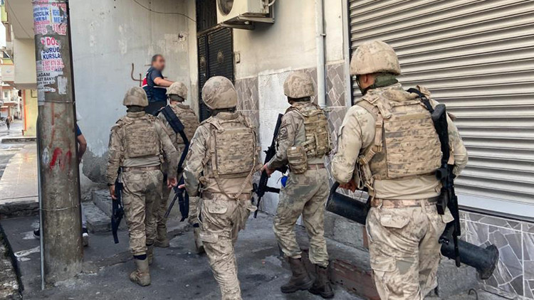 İstanbul ve Mersin'de Terör Operasyonu: 8 Gözaltı