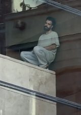 İstiklal Caddesi&rsquo;nde Y&uuml;rekleri Ağza Getiren Olay! Yabancı Uyruklu Şahıs İntihara Kalkıştı