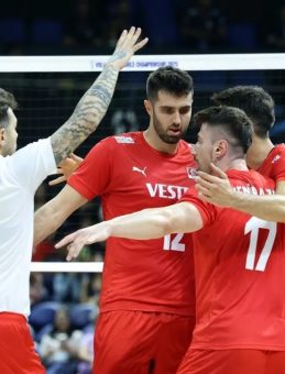 Kanada – Türkiye Voleybol Maçı Canlı İzle! TRT Spor Yıldız ile Filenin Efeleri Parkede