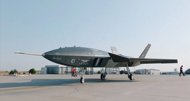 KIZILELMA PT-4'ten, Agresif Tırmanış ve Manevra Testi