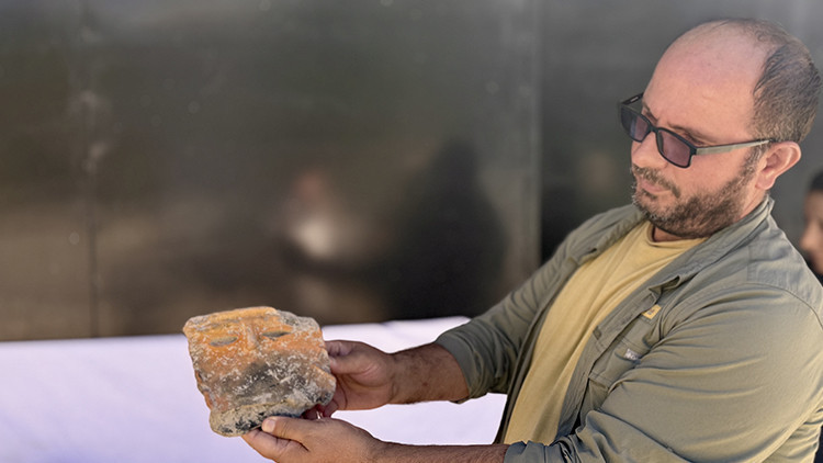 Konya'da 5 Bin Yıllık İnsan Yüzü Şekli Bulundu!