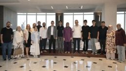LGS’de Başarı Gösteren Öğrencileri Başkan Vekili Aksoy Ağırladı