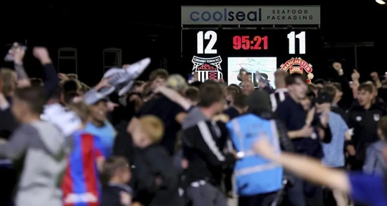 Manchester United'ı kupadan eleyen Grimsby Town'a ceza!