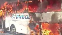 Mersin'de Korkutan Anlar: Yolcu Otobüsü Otoyolda Alev Alev Yandı!