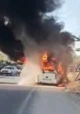 Mersin'de Okul Servisi Alev Alev Yandı: &Ouml;ğrenciler G&uuml;venle Tahliye Edildi!