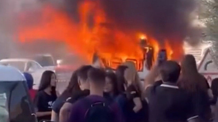 Mersin'de Öğrenci Servisi Alev Alev Yandı!