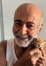 Oksijensiz Kalırken Bile Vazge&ccedil;medi! KOAH Hastası Adamın Y&uuml;reklere Dokunan Hareketi: "Bebeklerimi Bırakmam&hellip;&rdquo;