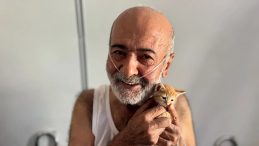 Oksijensiz Kalırken Bile Vazgeçmedi! KOAH Hastası Adamın Yüreklere Dokunan Hareketi: "Bebeklerimi Bırakmam…”