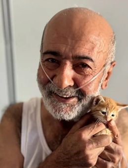 Oksijensiz Kalırken Bile Vazgeçmedi! KOAH Hastası Adamın Yüreklere Dokunan Hareketi: "Bebeklerimi Bırakmam…”