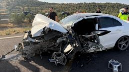 Otomobil Bariyerlere Çarptı: 1 Kişi Hayatını Kaybetti