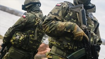 Polonya'da Dron Alarmı! H&uuml;k&uuml;met Binası &Uuml;zerinde D&uuml;ş&uuml;r&uuml;ld&uuml;