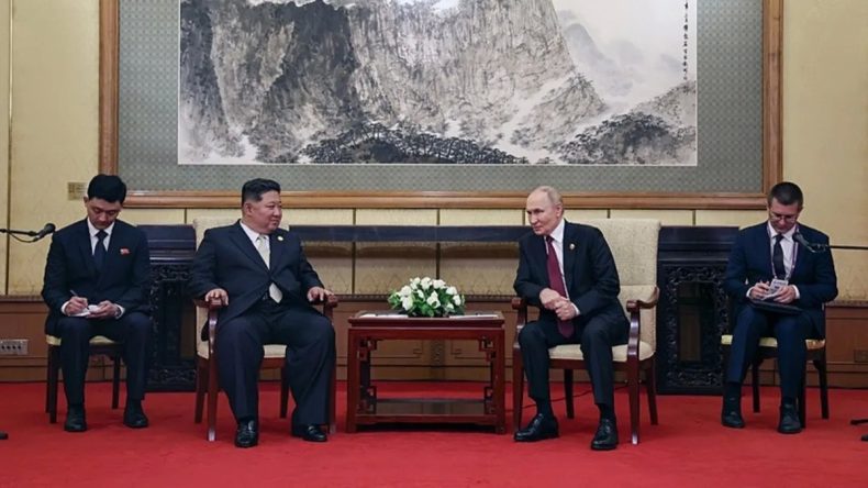 Rusya'nın Devlet Başkanı Putin, Kuzey Kore'nin Lideri Kim ile Pekin'de Buluştu