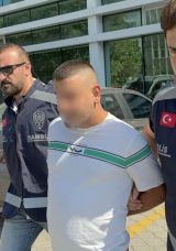 Samsun'da Ağabeyine Saldıran Kişiyi Bı&ccedil;akla Yaraladı: O Anlar Kameralarda!