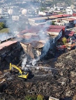 Samsun'da Fabrikada Korkutan Yangın: Hasar Sabah Saatlerinde Göz Önüne Serildi!