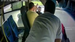 Şanlıurfa'da Otobüs Şoförüne Bıçakla Saldırı: Oğlu Kurtardı