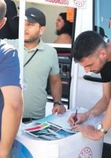 Sigara Timi Sokak Sokak Geziyor