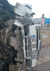 Tarım İş&ccedil;ilerini Taşıyan Minib&uuml;s Devrildi: 15 Yaralı