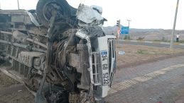 Tarım İşçilerini Taşıyan Minibüs Devrildi: 15 Yaralı