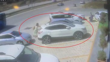 Tek Eliyle Facianın &Ouml;n&uuml;ne Ge&ccedil;ti: Park Halindeki Aracı Durdurdu