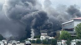Trabzon’da Kara Dumanlar Gökyüzünü Kapladı: Karadeniz Sahil Yolu'nda Ulaşım Tek Şeride Düştü!