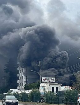 Trabzon’da Kara Dumanlar Gökyüzünü Kapladı: Karadeniz Sahil Yolu'nda Ulaşım Tek Şeride Düştü!