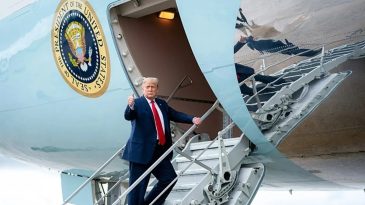 Trump'ı Taşıyan U&ccedil;akla Yolcu U&ccedil;ağı &Ccedil;arpışma Tehlikesi Atlattı