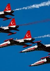 T&uuml;rk Yıldızları'ndan &Ccedil;ekya'da Tarihi Başarı